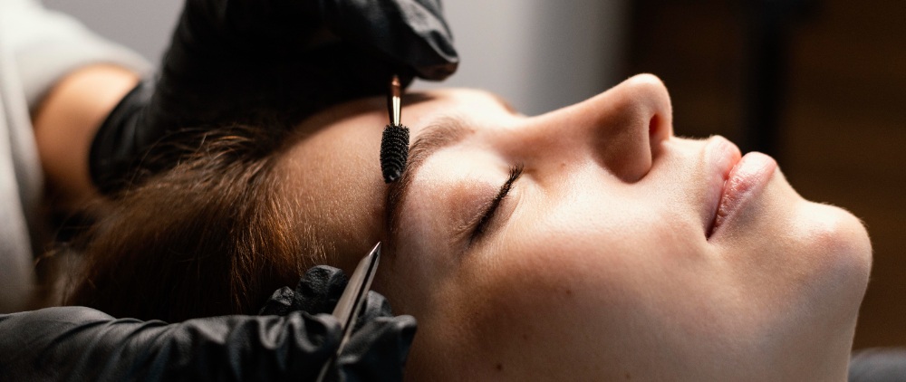 maquillage permanent sur une femme